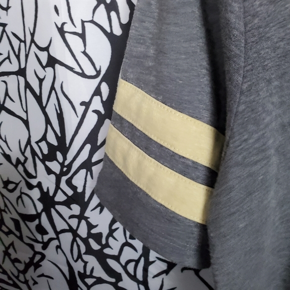 4/$25 LuLaRoe Prefect T Top Grey w Tellow Stripe - Picture 2 of 8